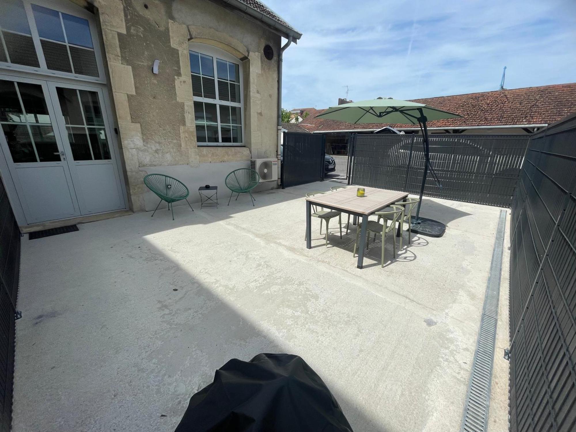Le Cote Cour * Dole